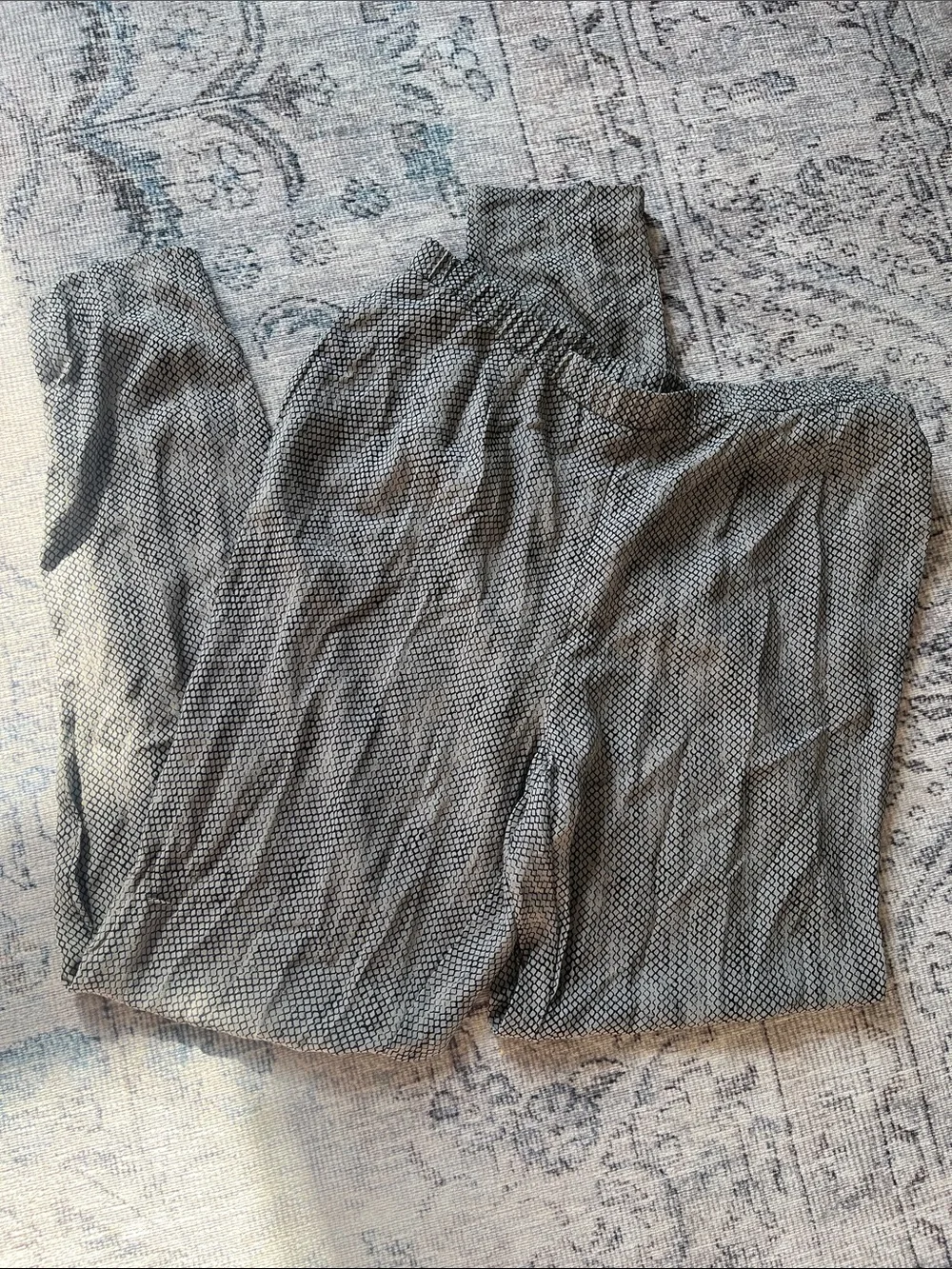 Eileen Fisher 100% Silk Washable Crepe Pants in snakeskin pattern - small
